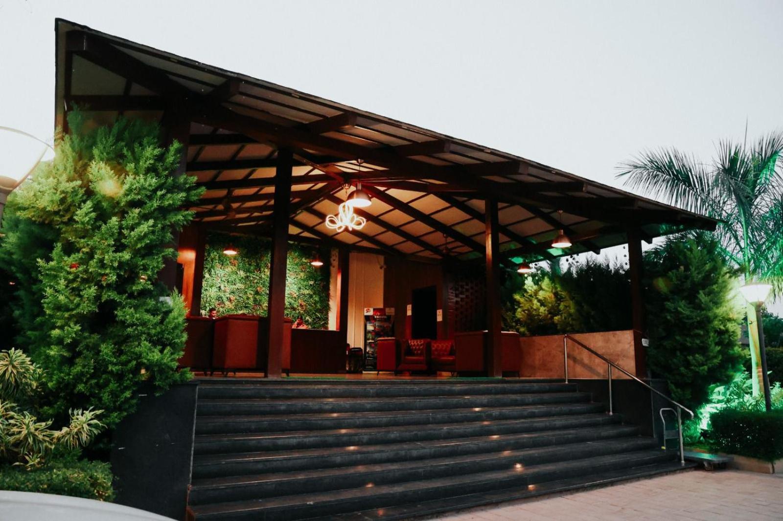 Veerdency Luxury Resort Devanahalli Luaran gambar